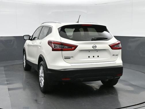 Pearl White Tricoat 2022 Nissan Rogue Sport SV