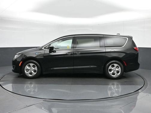 2017 Chrysler Pacifica Hybrid Touring Plus