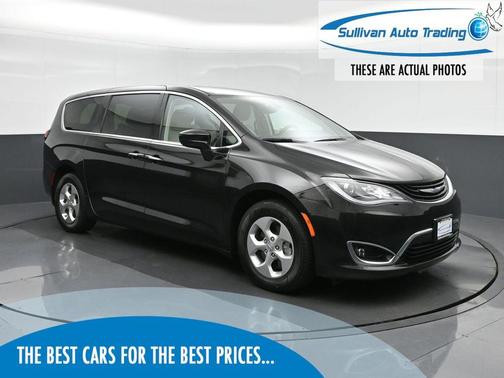2017 Chrysler Pacifica Hybrid Touring Plus