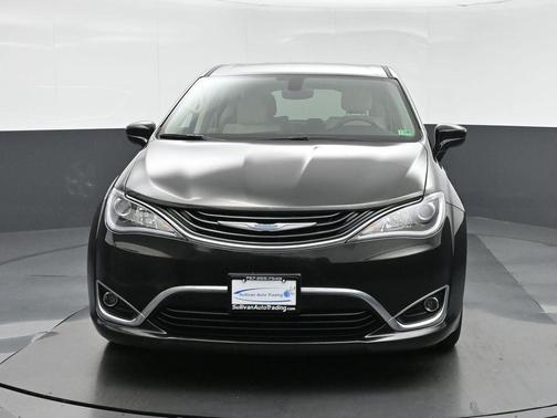 2017 Chrysler Pacifica Hybrid Touring Plus
