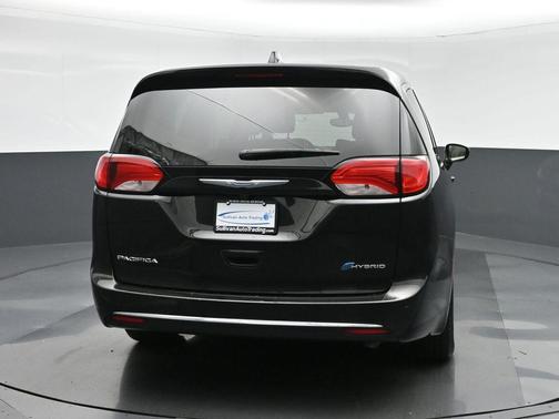 2017 Chrysler Pacifica Hybrid Touring Plus