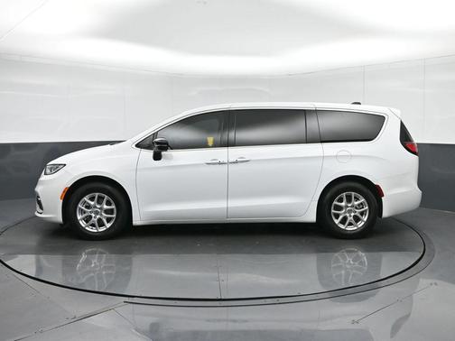 2024 Chrysler Pacifica Touring