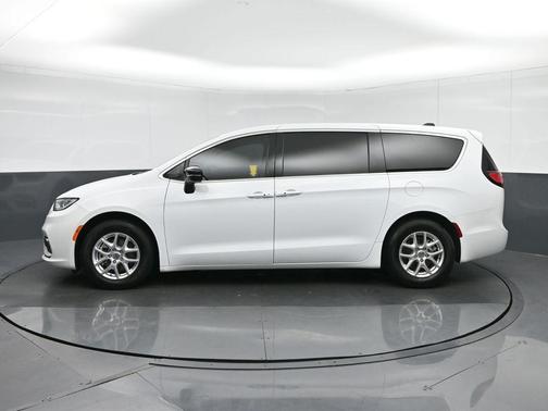 2024 Chrysler Pacifica Touring
