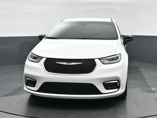 2024 Chrysler Pacifica Touring