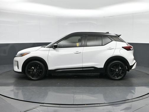 2022 Nissan Kicks SR