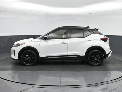2022 Nissan Kicks SR