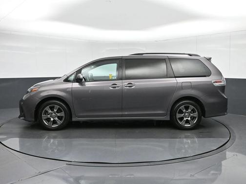 2020 Toyota Sienna SE Premium