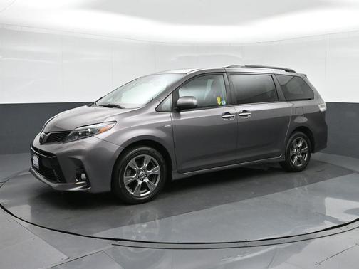 2020 Toyota Sienna SE Premium