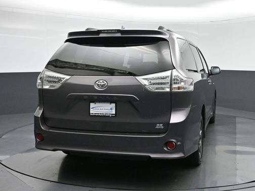 2020 Toyota Sienna SE Premium