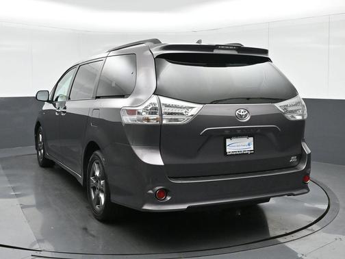 2020 Toyota Sienna SE Premium