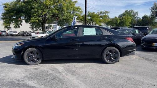 2023 Hyundai ELANTRA SEL