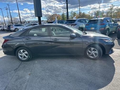 2021 Hyundai ELANTRA SE