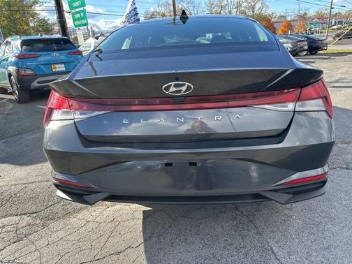 2021 Hyundai ELANTRA SE