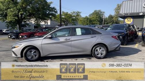 2025 Hyundai ELANTRA SE