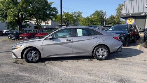 2025 Hyundai ELANTRA SE