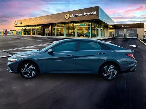 2025 Hyundai ELANTRA Limited