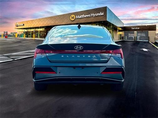 2025 Hyundai ELANTRA Limited