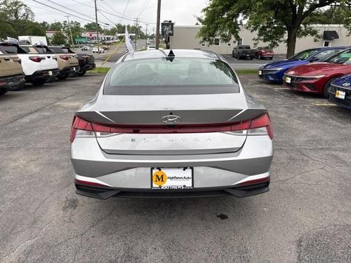 2022 Hyundai ELANTRA SEL