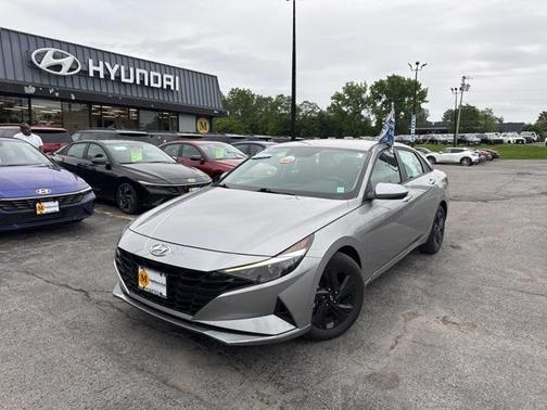 2022 Hyundai ELANTRA SEL