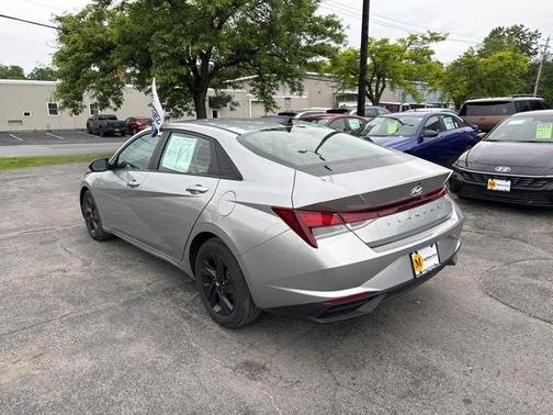 2022 Hyundai ELANTRA SEL