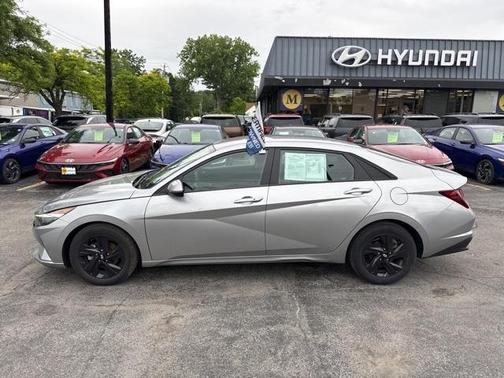 2022 Hyundai ELANTRA SEL