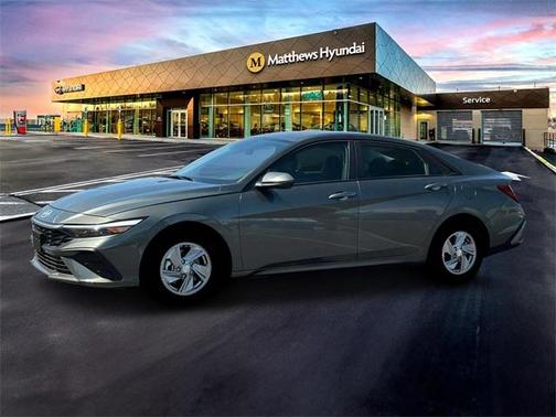 2025 Hyundai ELANTRA SE