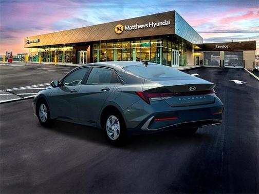 2025 Hyundai ELANTRA SE
