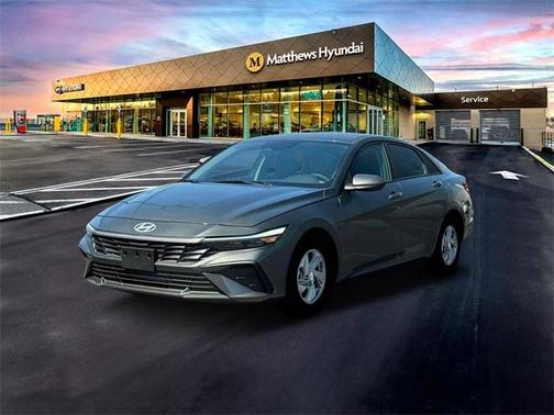 2025 Hyundai ELANTRA SE