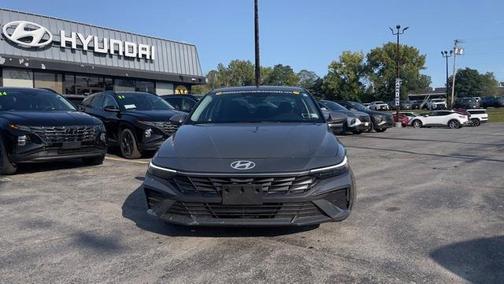 2025 Hyundai ELANTRA SE
