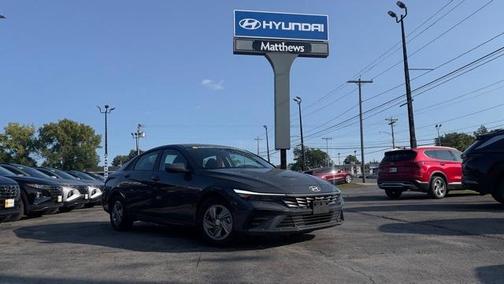 2025 Hyundai ELANTRA SE