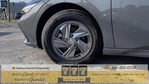 2025 Hyundai ELANTRA SE
