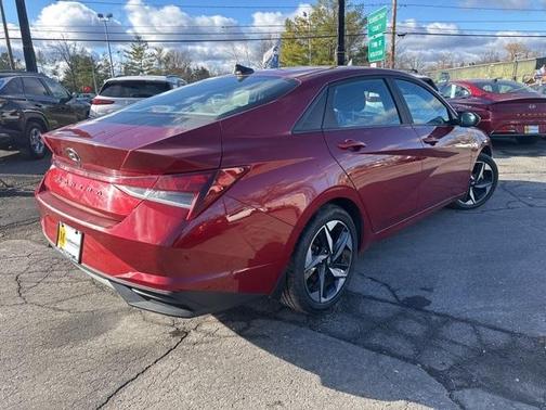 2023 Hyundai ELANTRA SEL