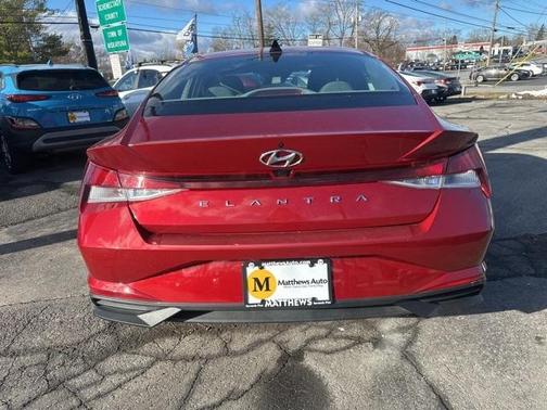 2023 Hyundai ELANTRA SEL