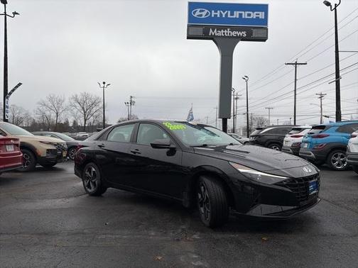2023 Hyundai ELANTRA SEL