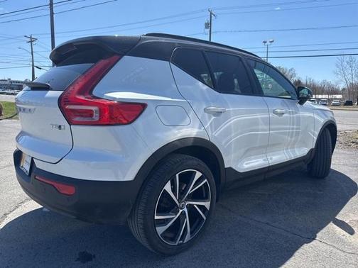 2021 Volvo XC40 T5 R-Design