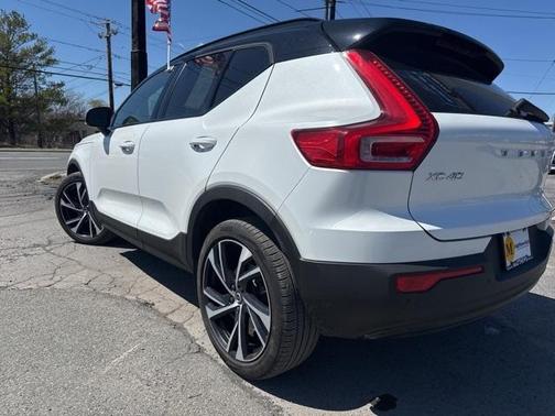 2021 Volvo XC40 T5 R-Design
