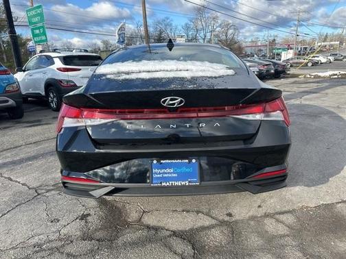 2023 Hyundai ELANTRA SEL