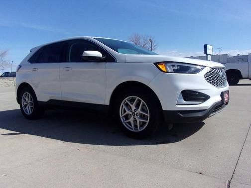 White 2024 Ford Edge SEL