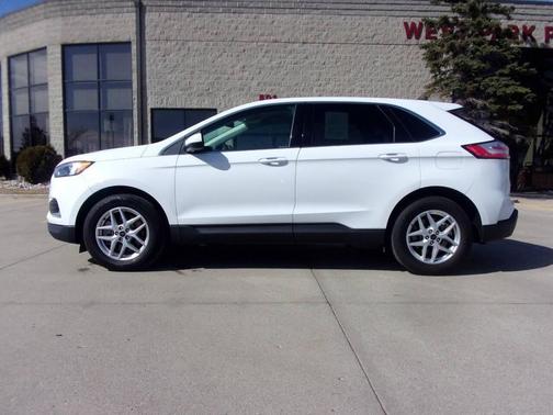 White 2024 Ford Edge SEL