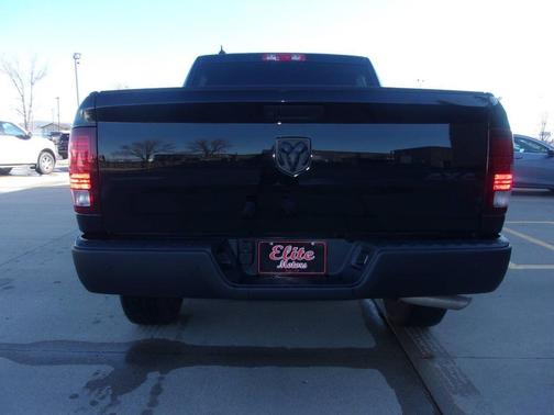 Black 2022 RAM 1500 Classic Warlock 4x4 4dr Crew Cab 5.5 ft. SB Pickup