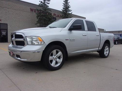 2017 RAM 1500 SLT