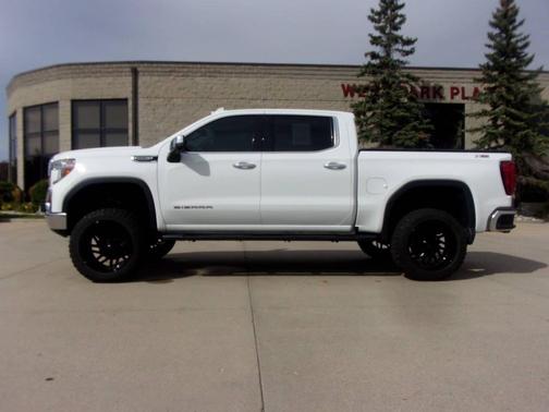White 2019 GMC Sierra 1500 SLT