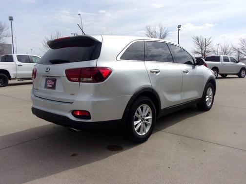 Silver 2019 Kia Sorento LX