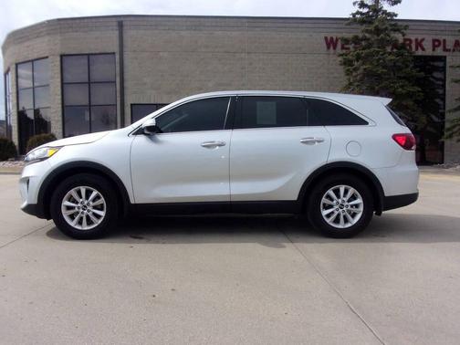 Silver 2019 Kia Sorento LX