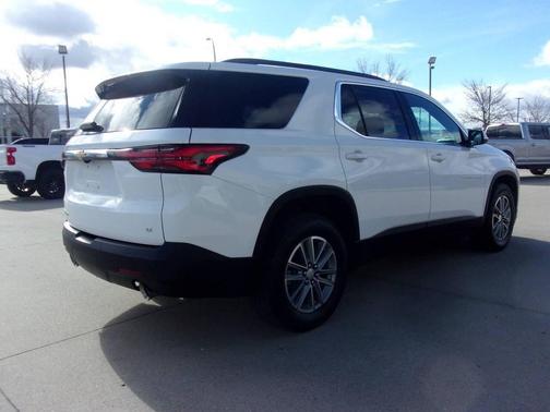 White 2023 Chevrolet Traverse LT Cloth