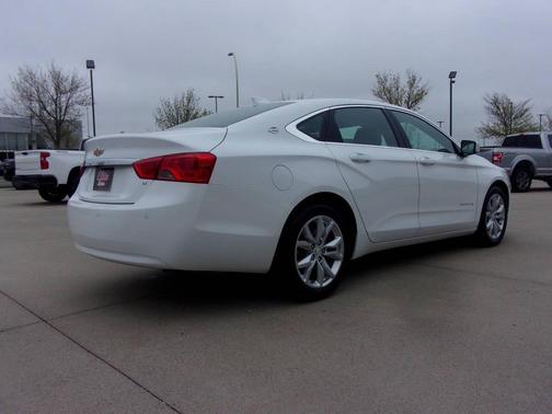 White 2016 Chevrolet Impala LT
