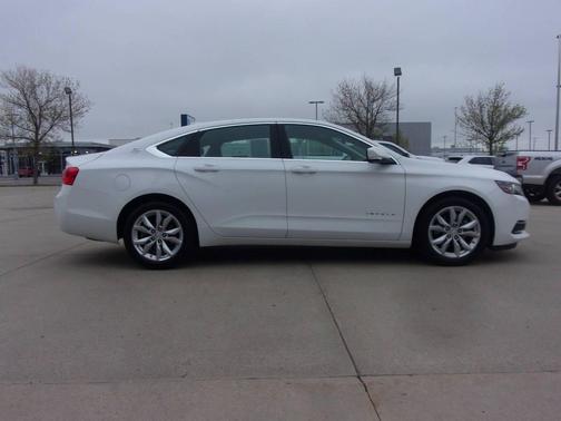 White 2016 Chevrolet Impala LT