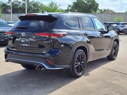 Midnight Black 2024 Toyota Highlander XSE