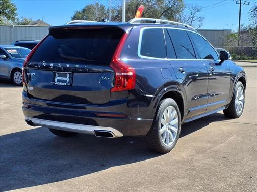 2016 Volvo XC90 T6 Momentum