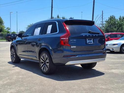 2022 Volvo XC90 T5 Momentum